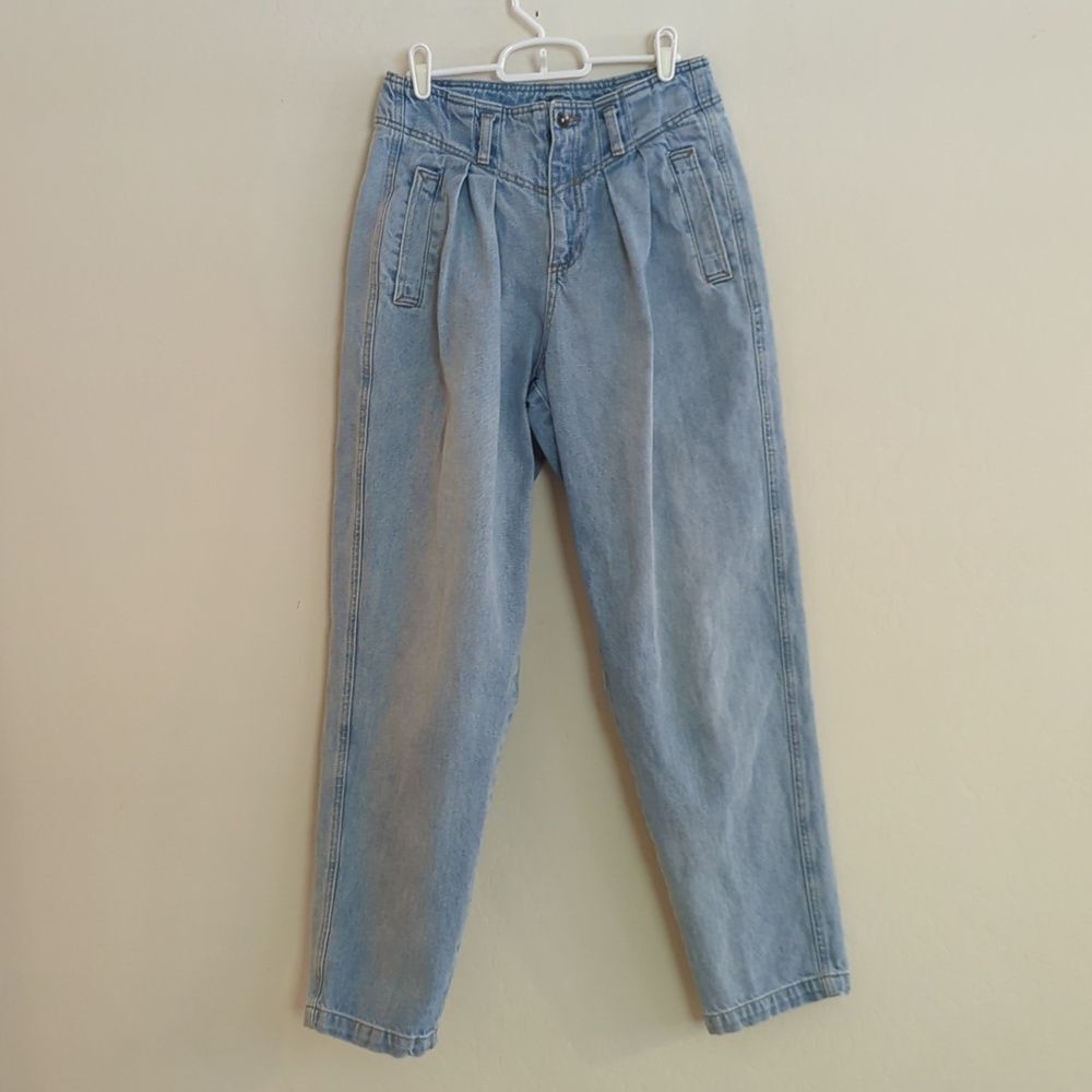 BDG Pleated High Rise Straight Leg Denim Jean - Size 28